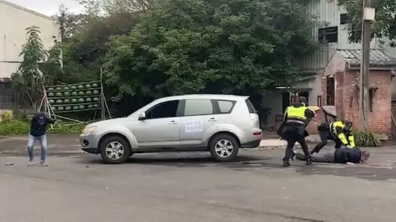 警方順利逮捕搶匪。林口警分局提供