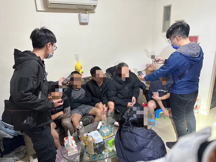警方查獲製毒據點，當場逮捕陳男等6人。翻攝畫面