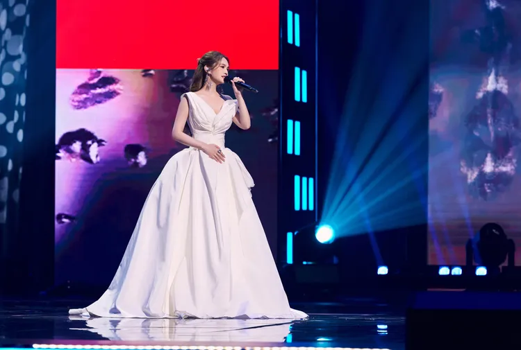 楊丞琳公主風的舞台造型，獲得微博上粉絲的一致好評。翻攝楊丞琳微博