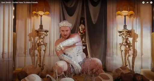 曾被當街辱罵吐口水 山姆史密斯做自己穿馬甲解放出輯