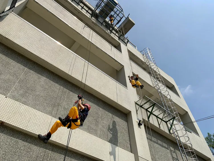 在超勤加班費計算時數上，李世恭表示不會匡設上限，讓即便是剛畢業的同仁也能領滿1萬9千元。新竹市政府提供