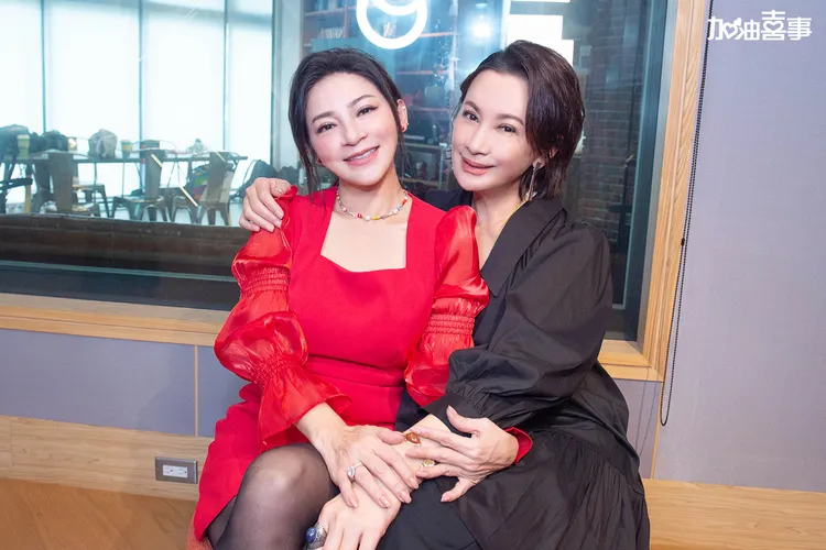 陳亞蘭（右）、王彩樺首次合唱 展現超強默契。TVBS提供