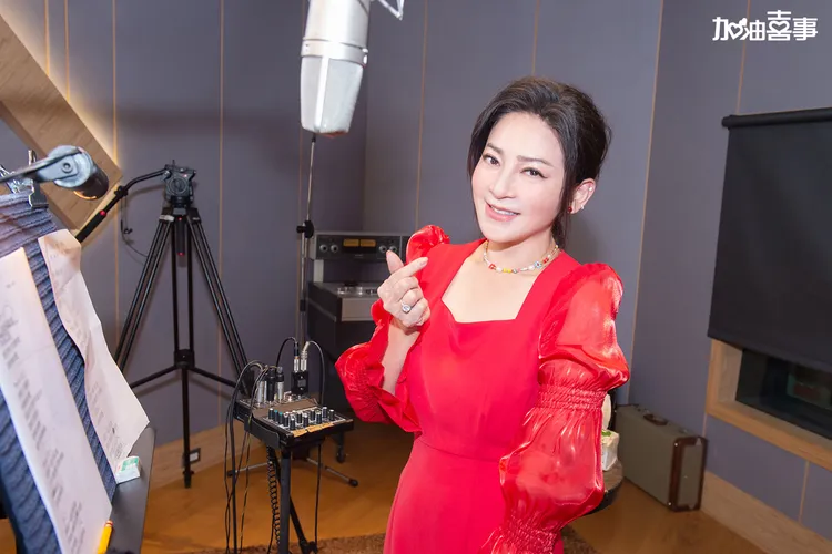 王彩樺為戲獻唱。TVBS提供