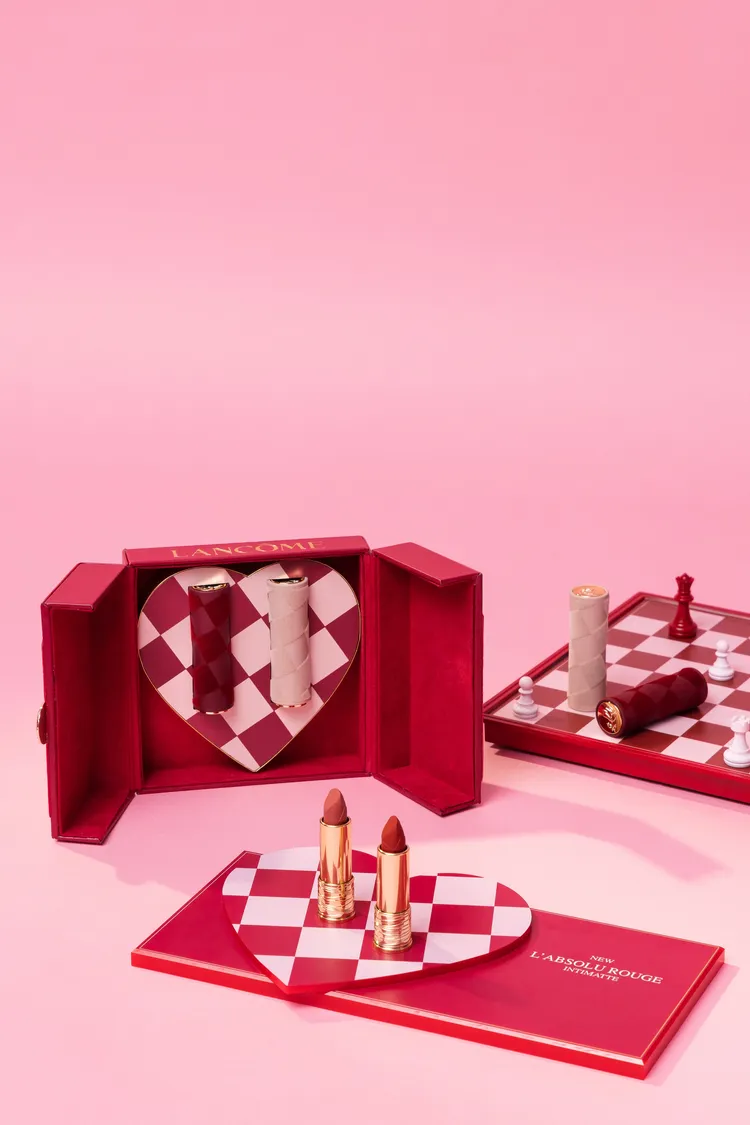 2月1日起在蘭蔻專櫃和官網限量登場的愛心棋盤格禮盒。品牌提供