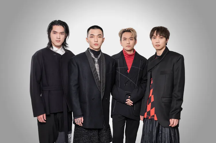 傻子與白痴是新銳人氣樂團。相信提供