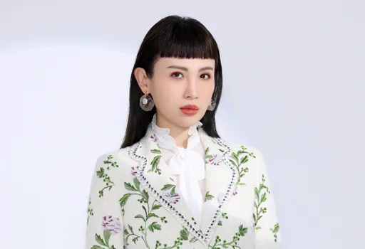 魏如萱跨刀人氣樂團搞到快斷氣　「傻子與白痴」雲端溝通卡卡