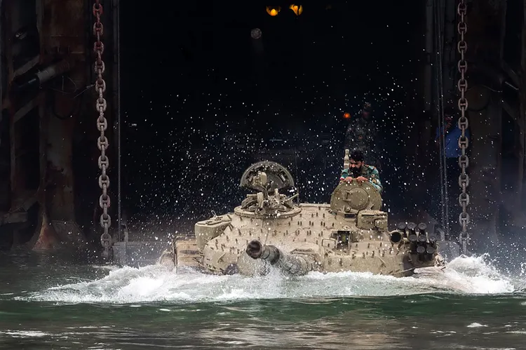 伊朗在阿曼灣進行軍演。法新社