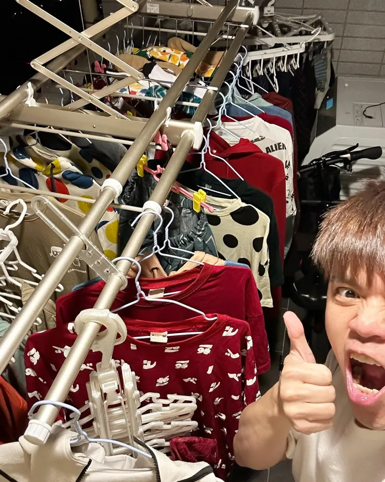 半夜回到台北，堅持整理完行李，連衣服全都洗好了。翻攝蔡阿嘎臉書