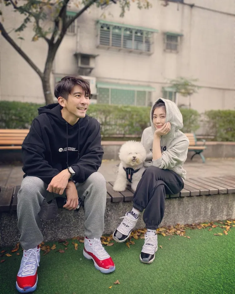 修杰楷與賈靜雯夫妻倆在2023年第一天就曬照放閃。翻攝lefthere036 IG