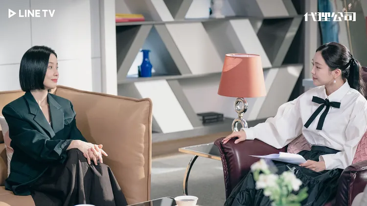 李寶英（左）第3集開始，將與財閥千金孫娜恩鬥智。LINE TV提供