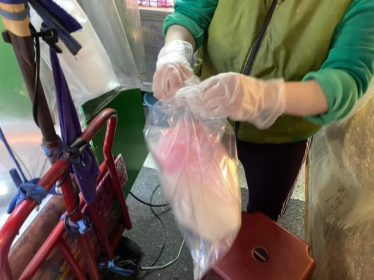 棉花糖變成了一坨糖塊。翻攝爆廢公社