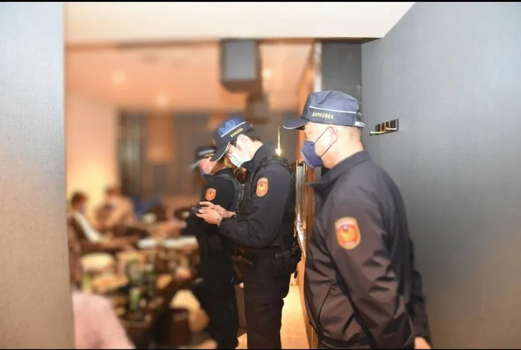 北市中山分局昨晚執行擴大臨檢。翻攝畫面