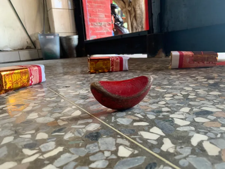 立筊讓信眾嘖嘖稱奇。民眾提供