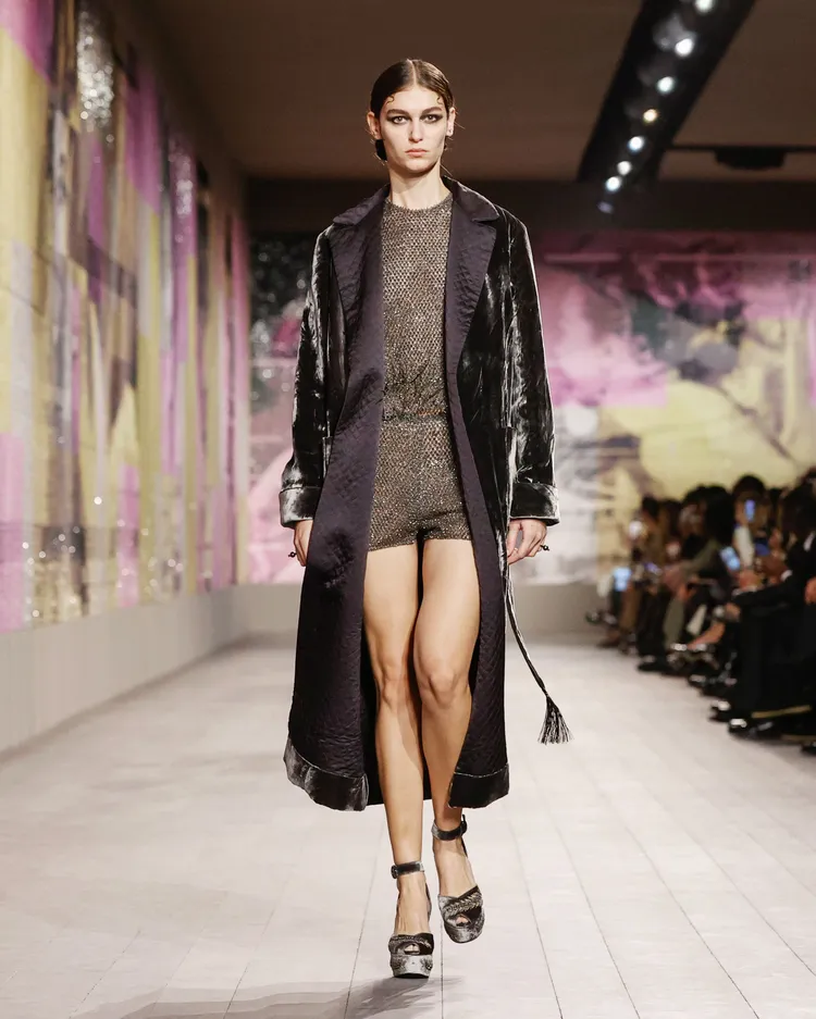 DIOR 2023春夏高訂系列也有如浴袍般舒適的設計。品牌提供