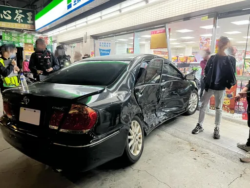 慘!台南男被撞衝進超商 他喝了酒賠法大不同