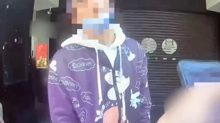 警方盤查陳男。翻攝畫面