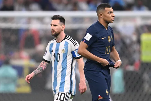 梅西和穆巴佩战场再起!两人要抢FIFA年度这奖项 C罗连入围都没有