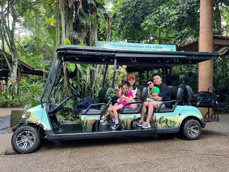 阿緯在新加坡享受難得的假期。本人提供