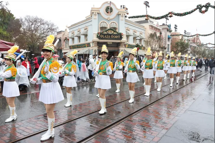 北一女樂儀旗隊今赴加州迪士尼演出。北一女提供