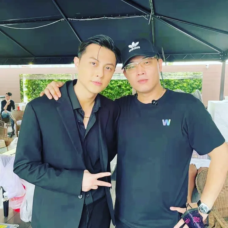 王雍文（右）與演員王子合照。禾力文創提供