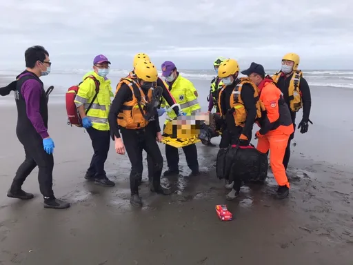 竹圍漁港驚見8旬婦落水 警消送醫搶救不治