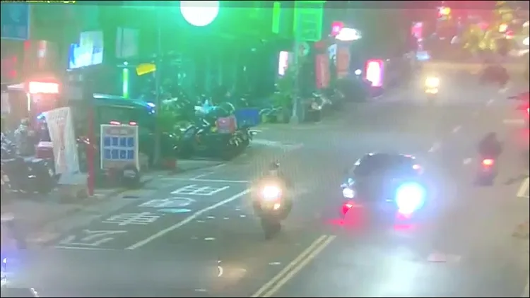 張男開車從板橋往土城方向逃逸。警方提供