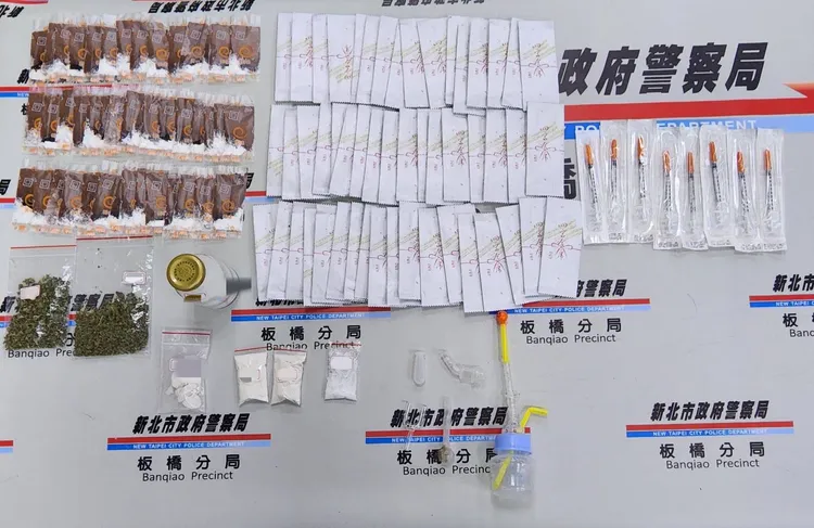 警方在車上搜出大麻、海洛因、安非他命及毒品咖啡包各式毒品。警方提供