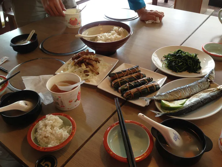 禮納里不僅有豐富的人文色彩，連食物都令人垂涎三尺。鍾佳濱辦公室提供