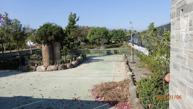 陳姓郵差到杉林區清水路公明巷送信時，被獒犬攻擊。讀者提供