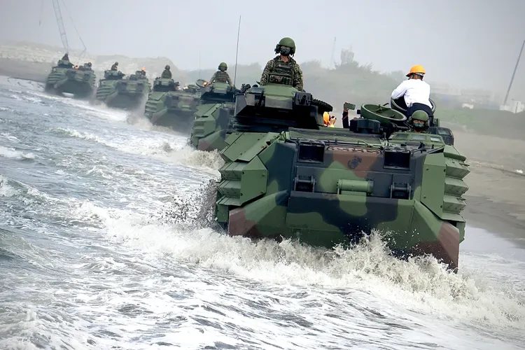 海軍今也同步展現陸戰隊實戰化操演。林林攝