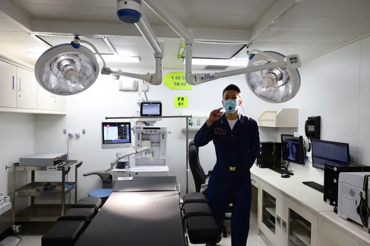 玉山艦內部設有手術房、健身房等。林林攝