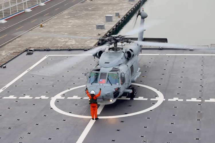 海軍今也同步展示直升機起落艦能力。林林攝