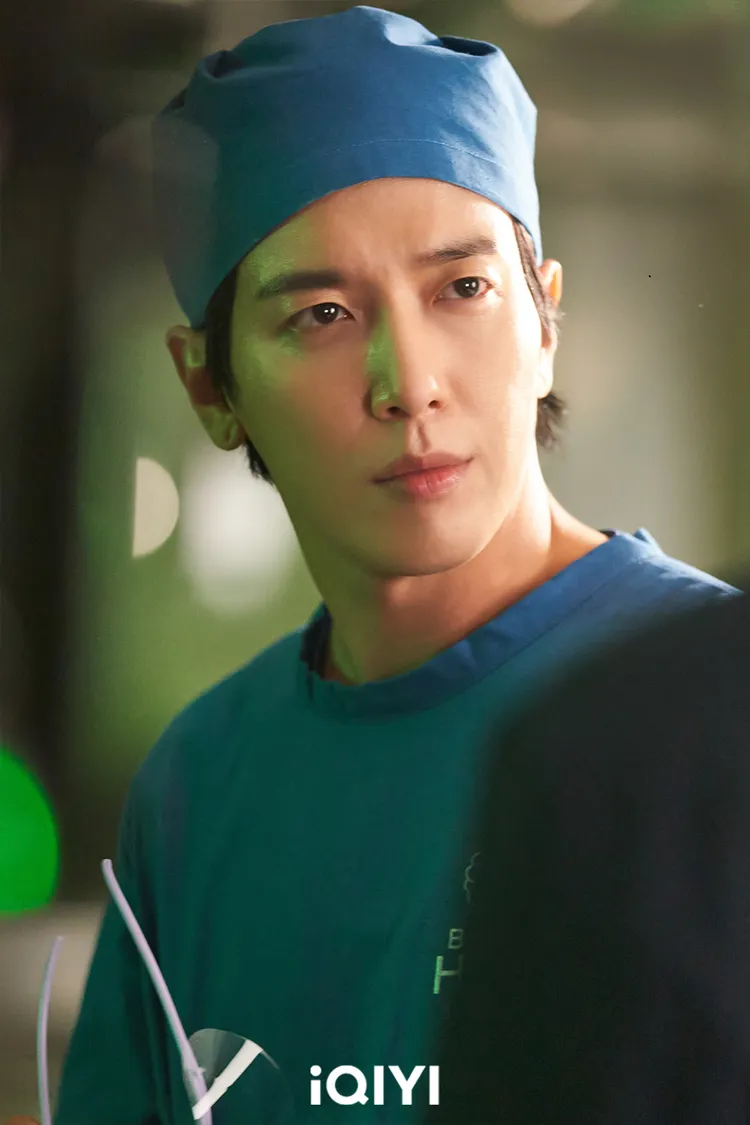 鄭容和變身天才大腦科學家，要記很多艱難的醫學台詞。愛奇藝國際站提供