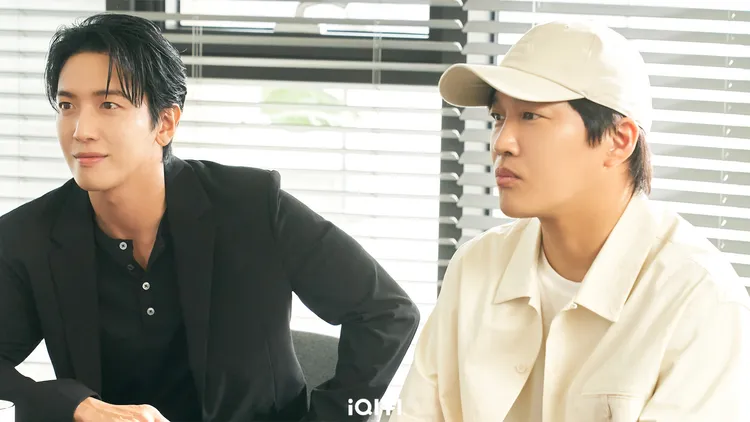 車太鉉（右）劇中與鄭容和搭檔，預測年底頒獎典禮將第3度跟男星一起得「最佳情侶獎」。愛奇藝國際站提供