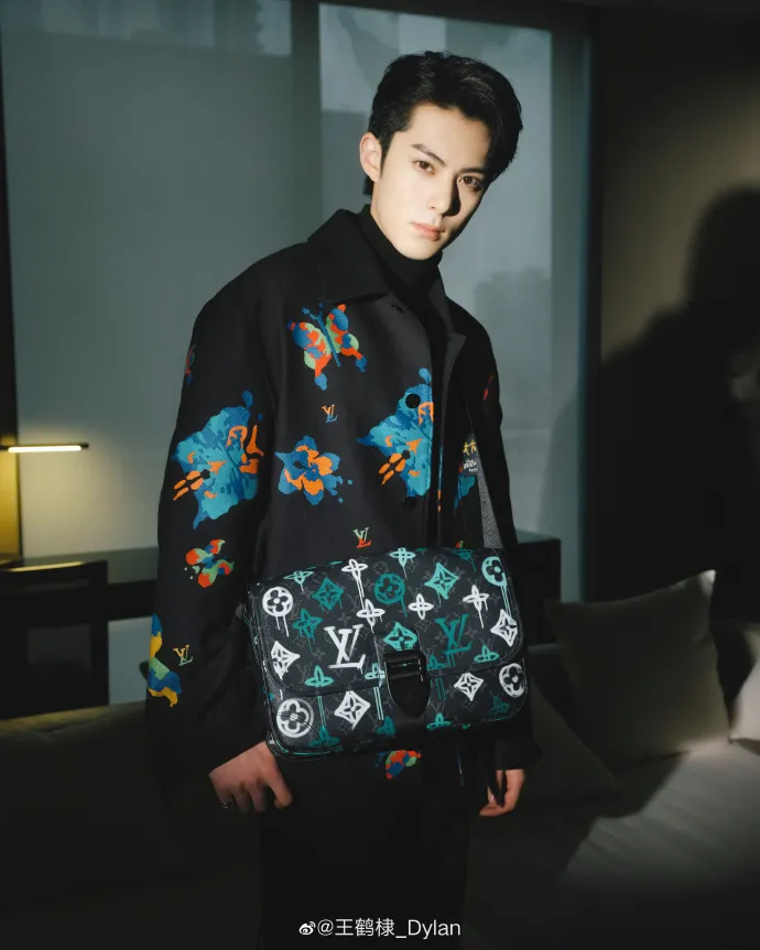 王鶴棣迅速竄升的知名度被LV相中當品牌大使。翻攝王鶴棣微博