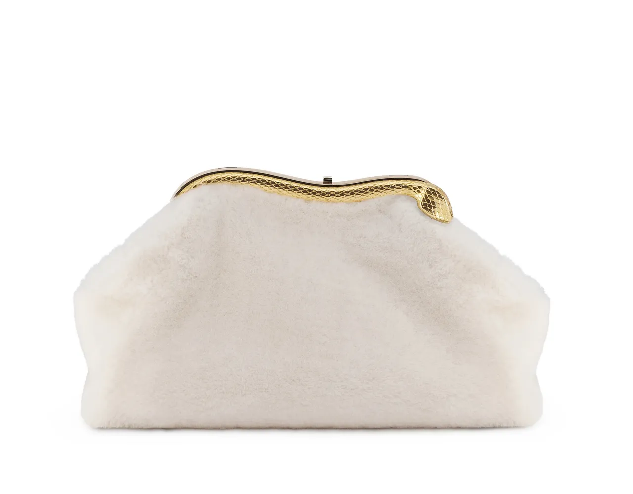 Serpenti Pouch象牙蛋白石色剪羊毛羊皮手拿包，11萬1300元。品牌提供