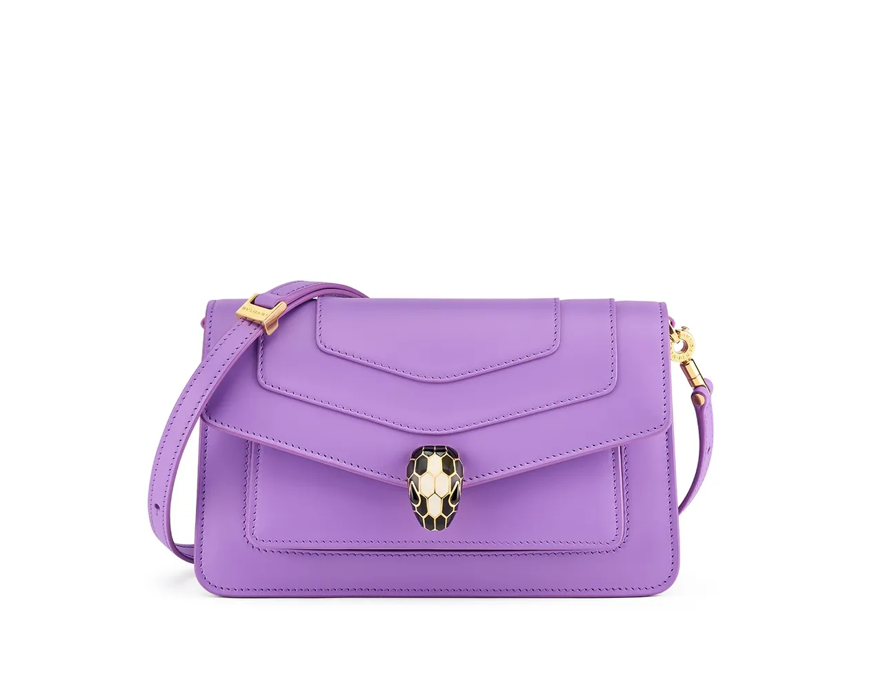 Serpenti Forever East-West紫水晶色小牛皮肩背包，7萬900元。品牌提供