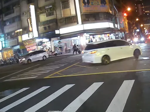 街頭隨興來首「汽車華爾滋」 路觀者:讓平凡道路增添一絲風雅