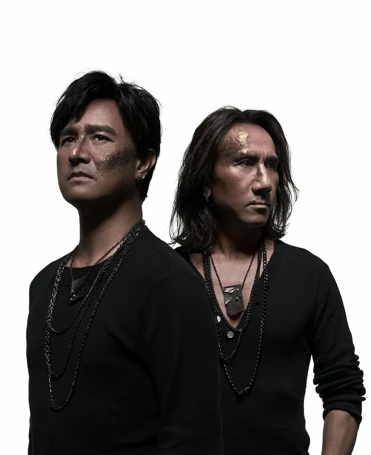 尤秋興（左）和顏志琳喊話粉絲來買票。華研國際提供