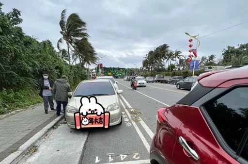 閃黃燈準備停車「下秒被硬插」 她怒:臉皮比牆厚!2派人這樣說