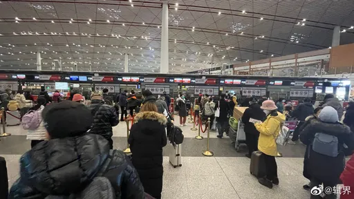 中國大開國門首日!北京、上海機場擠爆 網曝「壯觀景象」:頭等艙通道也塞滿人