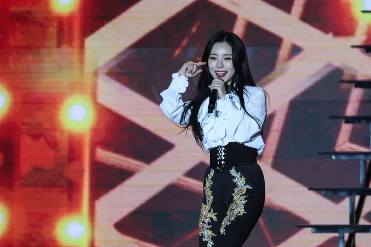 輝人提議全場做波浪舞。鄭孟晃攝