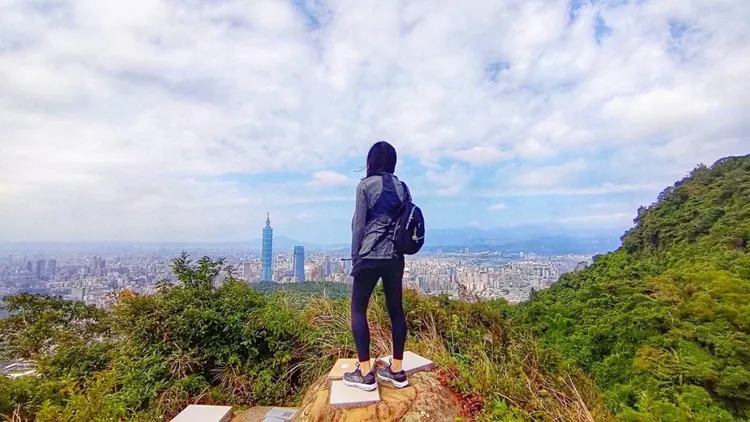 拇指山位於第六段，可欣賞大台北景觀。北市工務局提供