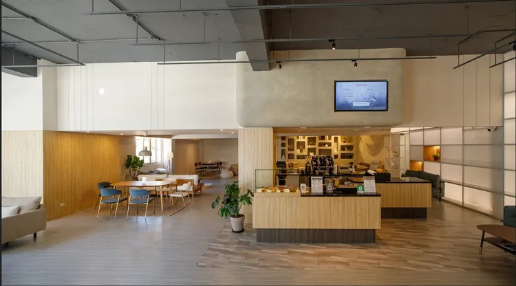 「Days In Living 日厝」除了家具業以外，還結合咖啡及家氛。業者提供