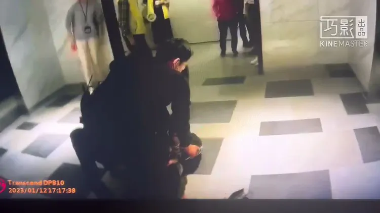 警方將徐男壓制在地。新店警分局提供