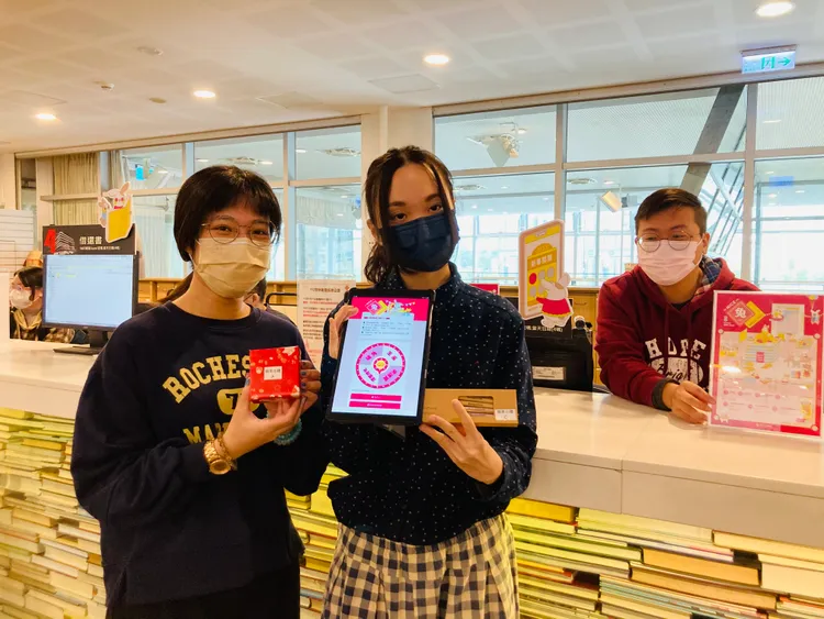 1月22日至1月29日到高市圖借閱滿冊即能參加「集字闖關活動」。文化局提供