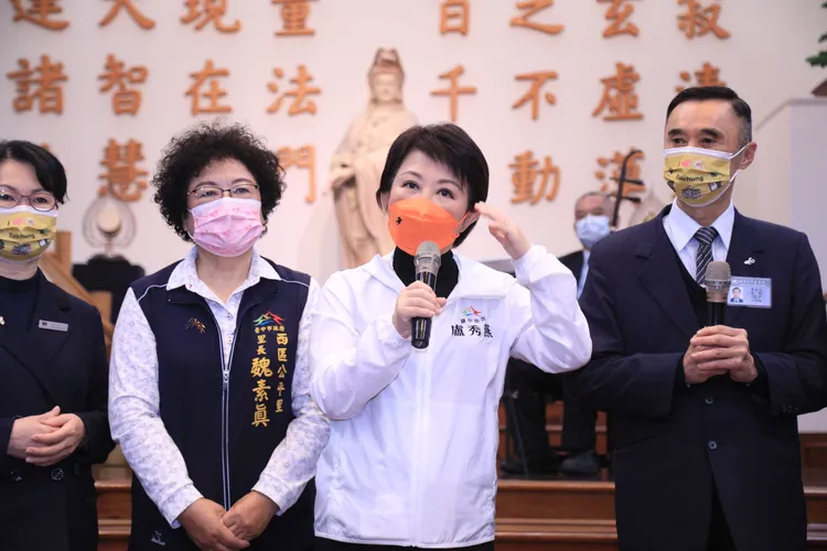 盧秀燕呼籲符合資格的長輩踴躍施打疫苗。鮮明攝