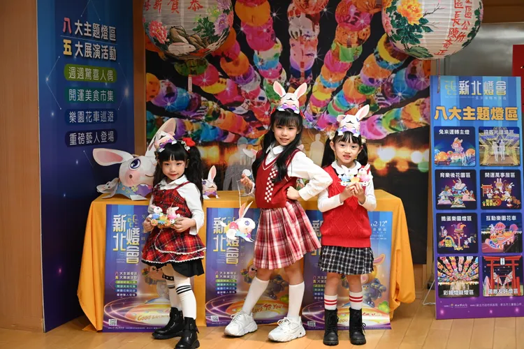 新北兔年小提燈將於2月3日、4日兩天，以多點、多時段方式陸續發放。民政局提供