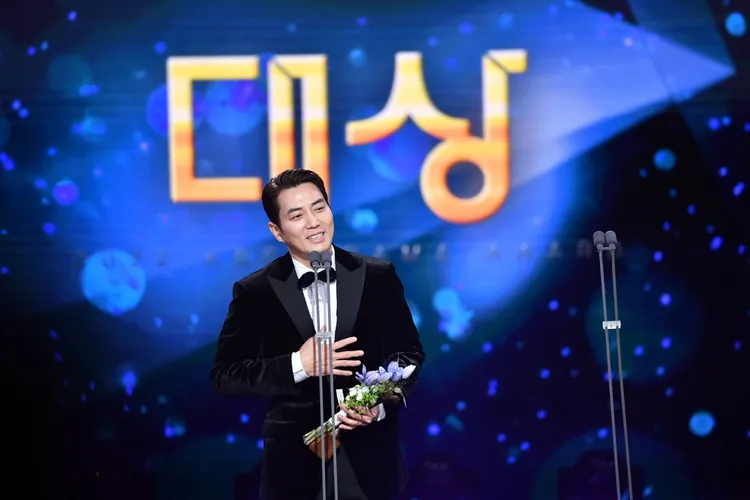 朱相昱以《太宗李芳遠》並列年度大獎。翻攝KBS