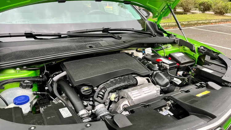 1199c.c.享有每年極低稅金的優勢，雖然0-100km/h加速9.2秒表現一般，但原廠公布的極速卻可達200km/h。陳志淵攝